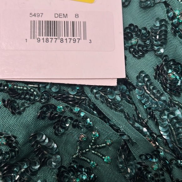 Emerald Long Sleeve Gown with Intricate Beading - Picture 5 of 7